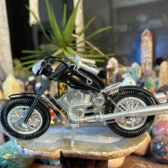 🔥SALE🔥 Hand Made Wire Wrapped Motorcycle! - Picture 7 of 13